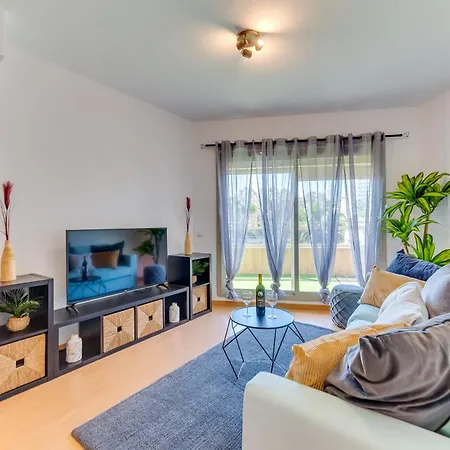 Tiffanys Penthouse 2bdr Apartment